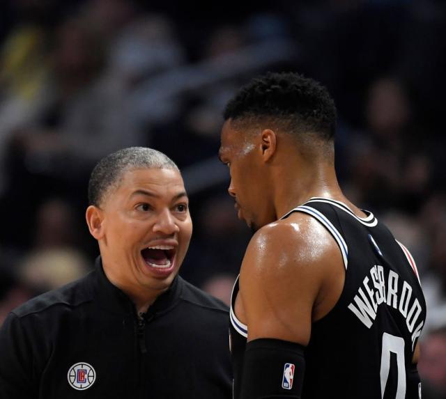 华体会app官方网站-杜韦首次季后赛交手！此前11次对话韦少不落下风